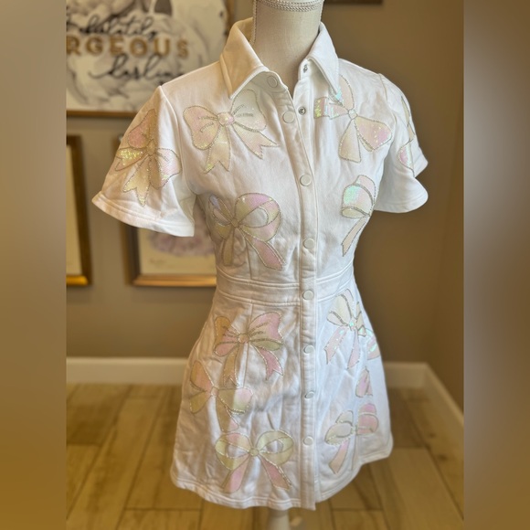 New! QUEEN OF SPARKLES White and Iridescent Pink Metallic Bow Mini Dress - Picture 9 of 10